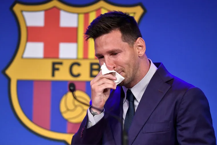 Maramica kojom je Leo Messi brisao suze na opro&scaron;taju od Barcelone prodaje se za milijun dolara