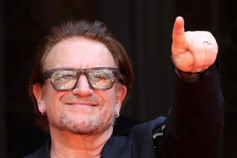 Bono Vox sa suprugom uhvaćen dok su se ukrcavali na brod: Otkriveno je i gdje će se odmarati