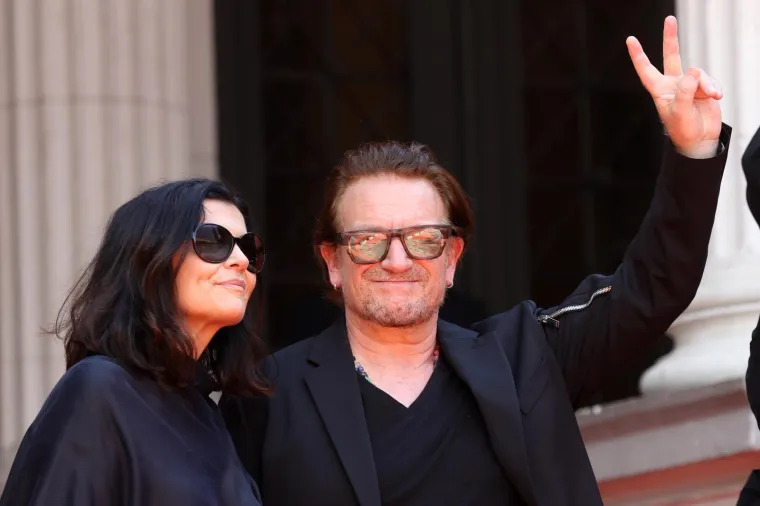 Bono Vox sa suprugom uhvaćen dok su se ukrcavali na brod: Otkriveno je i gdje će se odmarati