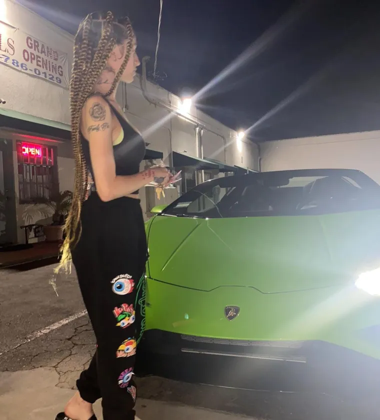 Ima samo 18 godina i već spominje odlazak u mirovinu: Tipovi su ludi za njom, u samo &scaron;est sati su joj poslali preko milijun dolara