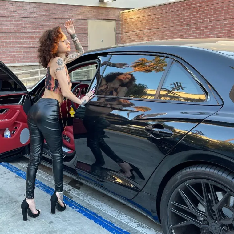 Ima samo 18 godina i već spominje odlazak u mirovinu: Tipovi su ludi za njom, u samo &scaron;est sati su joj poslali preko milijun dolara