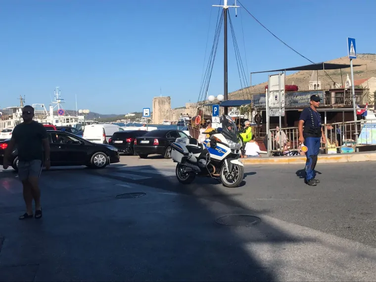 &Scaron;ahtovi letjeli po Trogiru