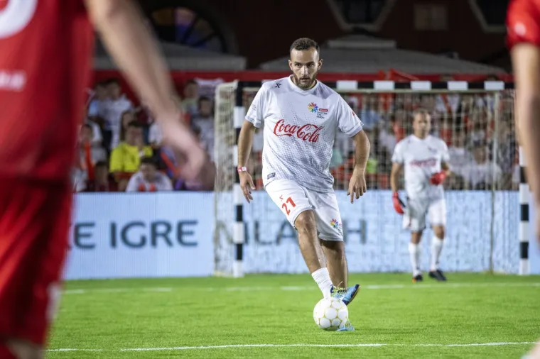 Ministar Aladrović i dužnosnici igrali uz bok sa svjetskim nogometnim zvijezdama: Evo kako je tekla utakmica sa sudionicima Igara