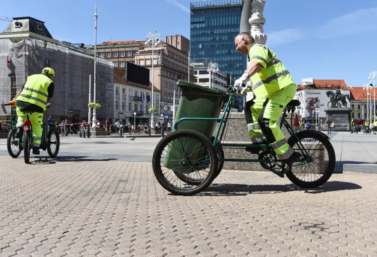 Tradicionalna utrka čistaća na trokolicama održala se u centru Zagreba