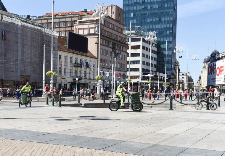 Tradicionalna utrka čistaća na trokolicama održala se u centru Zagreba