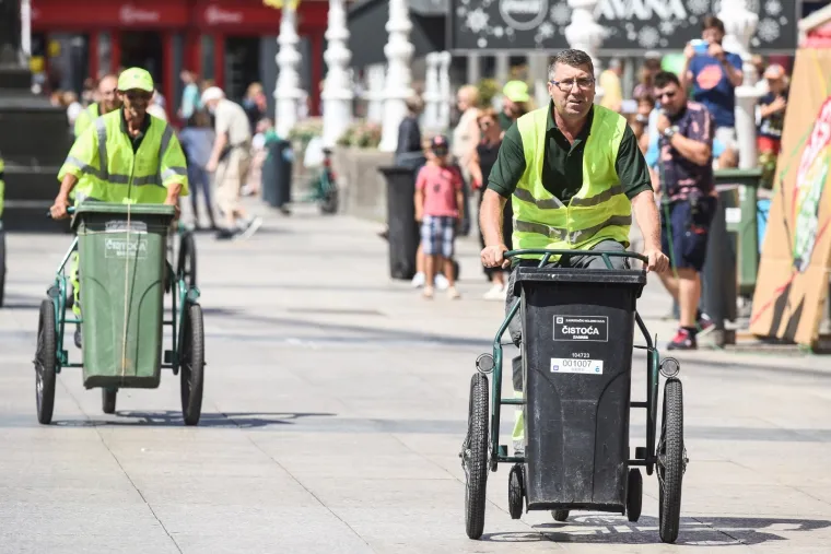 Tradicionalna utrka čistaća na trokolicama održala se u centru Zagreba
