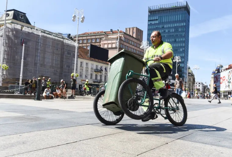 Tradicionalna utrka čistaća na trokolicama održala se u centru Zagreba