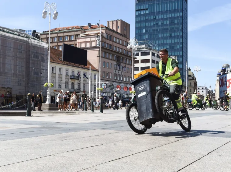 Tradicionalna utrka čistaća na trokolicama održala se u centru Zagreba