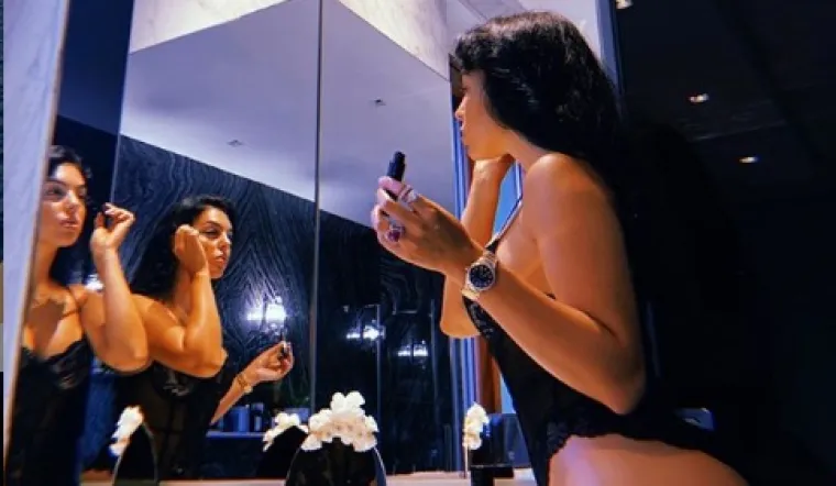 Ronaldova Georgina razgolitila se na suncu i pokazala i malo više nego što se smije