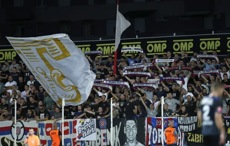 Torcida počela pjevati 'Evo zore, evo dana', krenula je tuča navijača i policije
