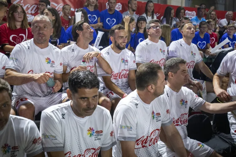 Svjetske nogometne legende zaigrale u Splitu, došli su Figo, Boban, Hierro, Srna...