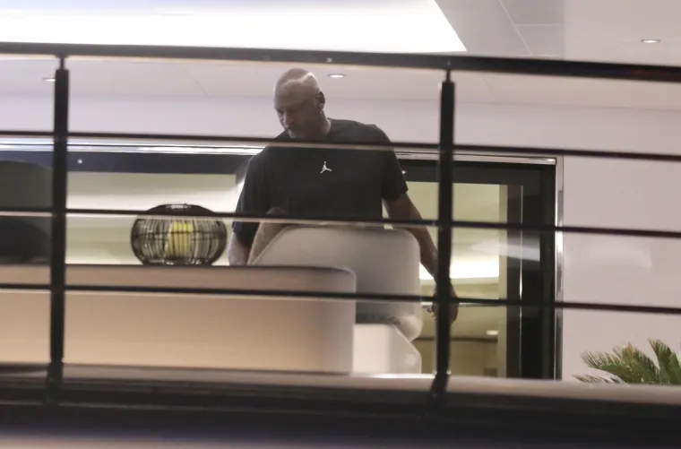 Slavni ko&scaron;arka&scaron; Michael Jordan do&scaron;ao u Split: Pogledajte kako izgleda jahta na kojoj boravi