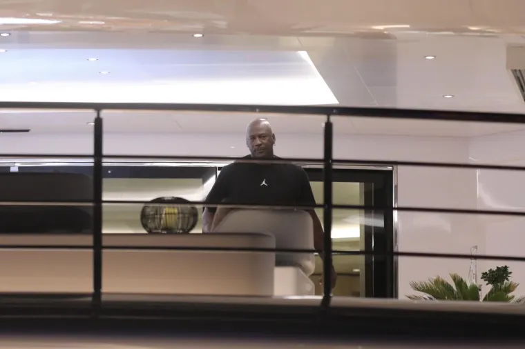 Slavni ko&scaron;arka&scaron; Michael Jordan do&scaron;ao u Split: Pogledajte kako izgleda jahta na kojoj boravi