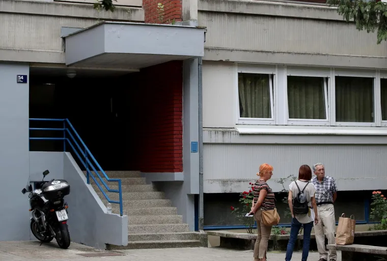 Mrtav mu&scaron;karac pronađen u stanu u Novom Zagrebu: Na tijelu ima vidljive ozljede. Policija privela 25-godi&scaron;njaka