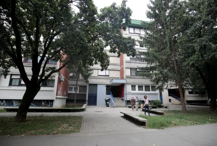 Mrtav mu&scaron;karac pronađen u stanu u Novom Zagrebu: Na tijelu ima vidljive ozljede. Policija privela 25-godi&scaron;njaka