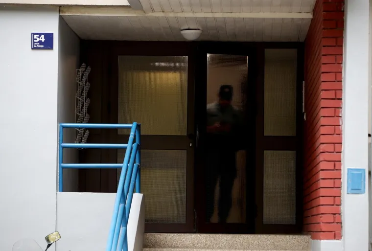 Mrtav mu&scaron;karac pronađen u stanu u Novom Zagrebu: Na tijelu ima vidljive ozljede. Policija privela 25-godi&scaron;njaka