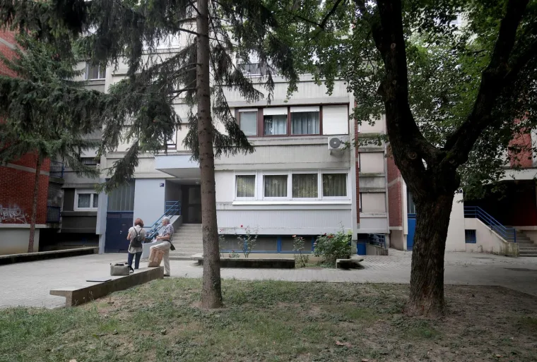 Mrtav mu&scaron;karac pronađen u stanu u Novom Zagrebu: Na tijelu ima vidljive ozljede. Policija privela 25-godi&scaron;njaka