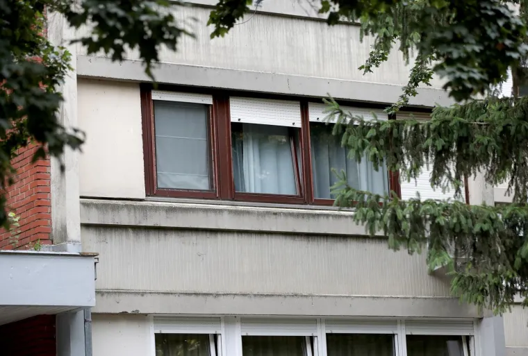 Mrtav mu&scaron;karac pronađen u stanu u Novom Zagrebu: Na tijelu ima vidljive ozljede. Policija privela 25-godi&scaron;njaka