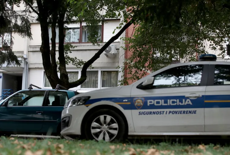 Mrtav mu&scaron;karac pronađen u stanu u Novom Zagrebu: Na tijelu ima vidljive ozljede. Policija privela 25-godi&scaron;njaka
