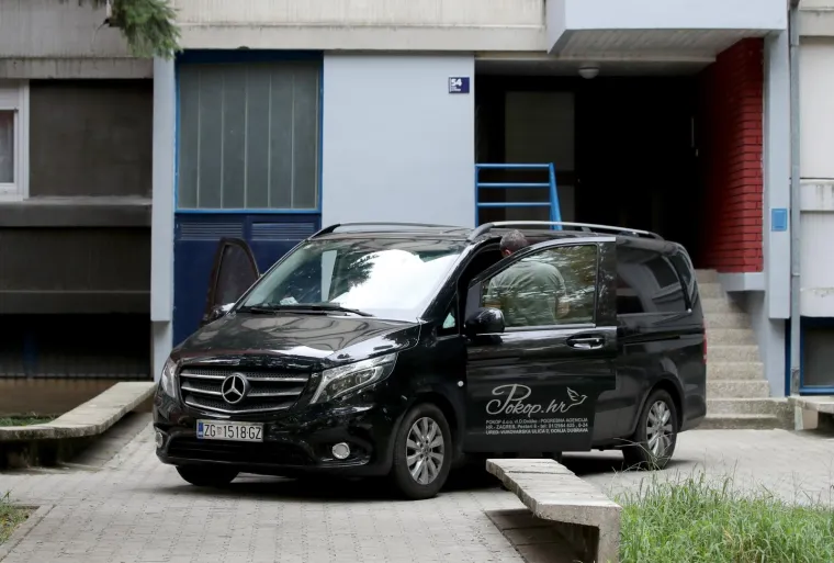 Mrtav mu&scaron;karac pronađen u stanu u Novom Zagrebu: Na tijelu ima vidljive ozljede. Policija privela 25-godi&scaron;njaka