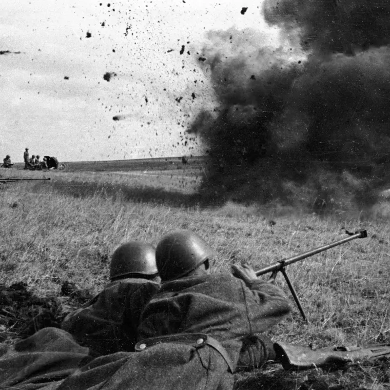 Tako je njemačka ofenziva pokrenuta tek 5. srpnja, do kada su Sovjeti te&scaron;ko utvrdili to područje, pripremiv&scaron;i tri linije obrane i gurnuv&scaron;i u džep većinu svoje operativne rezerve.