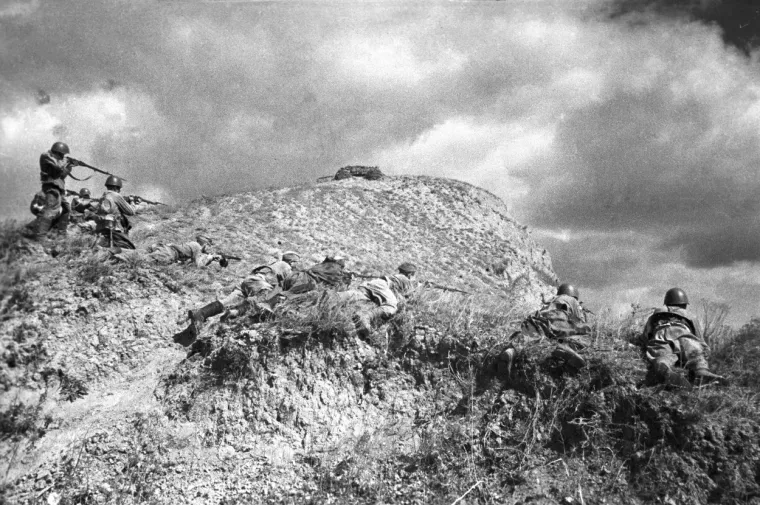 Nakon &scaron;to su tako oslabljene, Njemačke snage nisu bile spremne za sovjetski protuudar koji je uslijedio. Nakon zaustavljanja njemačkog proboja, ruske su snage izvele uspje&scaron;an i dugo pripreman protunapad i do 23. kolovoza Nijemci su poraženi i bačeni daleko od početnih položaja.