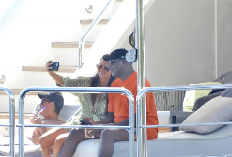 Michael Jordan stigao je na Hvar: Napravio je i selfi sa suprugom