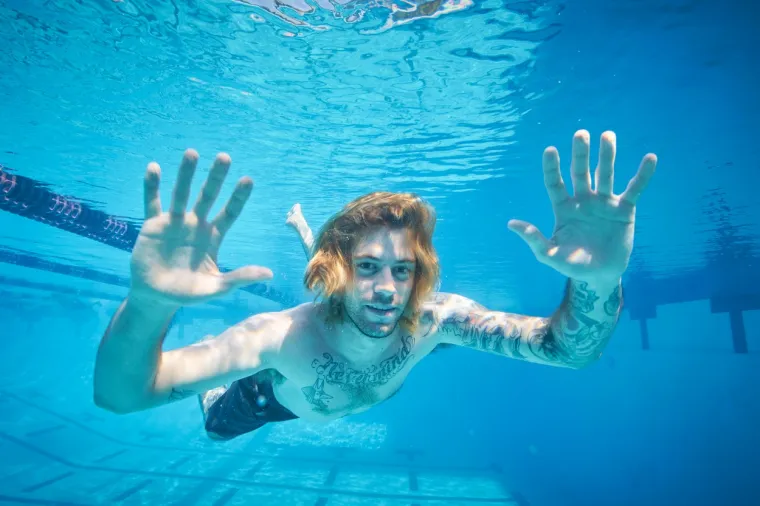 Krasio je kultni album Nirvane prije 30 godina, a sada ih tuži za - dječju pornografiju! 'Nisu mi prekrili genitalije...'