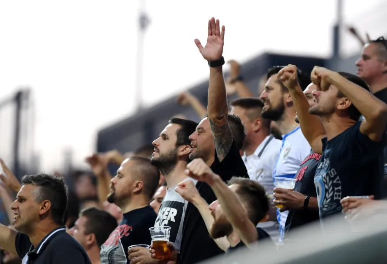 Dugo Rujevica nije ovako izgledala, sjajnu atmosferu napravili su mnogobrojni riječki navijači