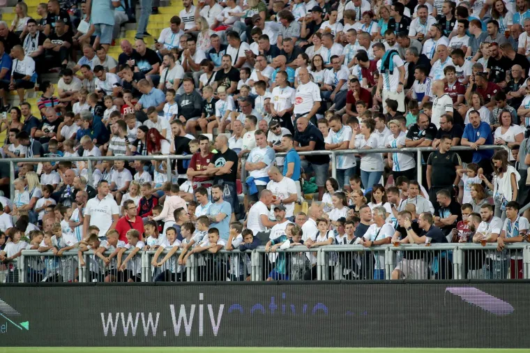 Dugo Rujevica nije ovako izgledala, sjajnu atmosferu napravili su mnogobrojni riječki navijači