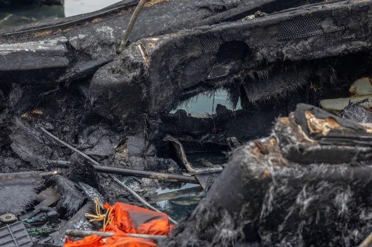 Pogledajte &scaron;to je ostalo nakon jučera&scaron;njeg požara na gliserima u Medulinu