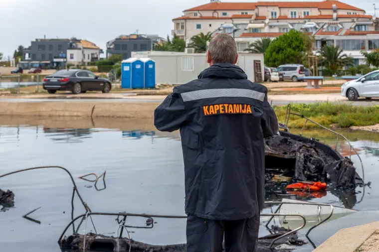 Pogledajte &scaron;to je ostalo nakon jučera&scaron;njeg požara na gliserima u Medulinu
