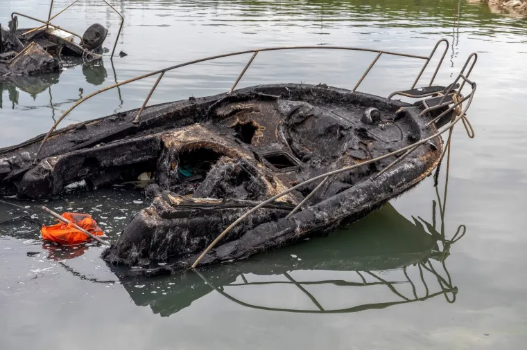 Pogledajte &scaron;to je ostalo nakon jučera&scaron;njeg požara na gliserima u Medulinu
