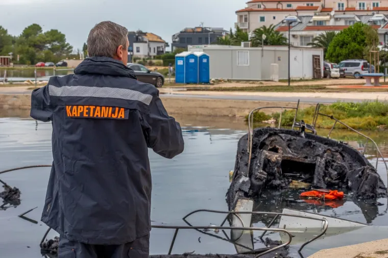 Pogledajte &scaron;to je ostalo nakon jučera&scaron;njeg požara na gliserima u Medulinu