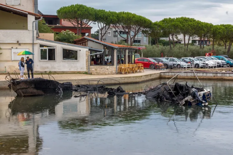 Pogledajte &scaron;to je ostalo nakon jučera&scaron;njeg požara na gliserima u Medulinu