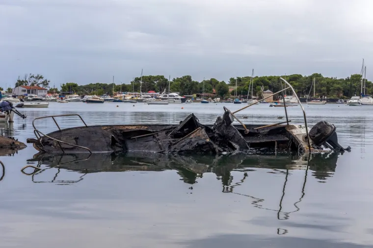 Pogledajte &scaron;to je ostalo nakon jučera&scaron;njeg požara na gliserima u Medulinu