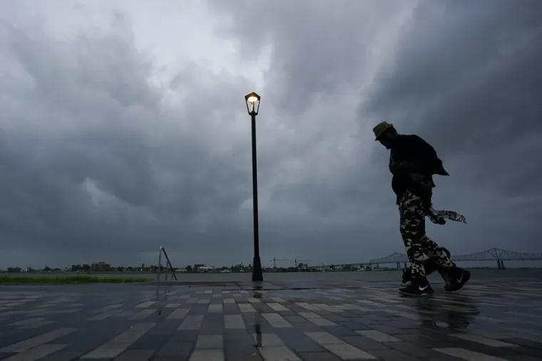 Vjetrovi skoro 250 km/h 'povijesnog uragana' Louisiane, Mississippi teče od mora uzvodno, Biden: 'Razaranja će biti golema'