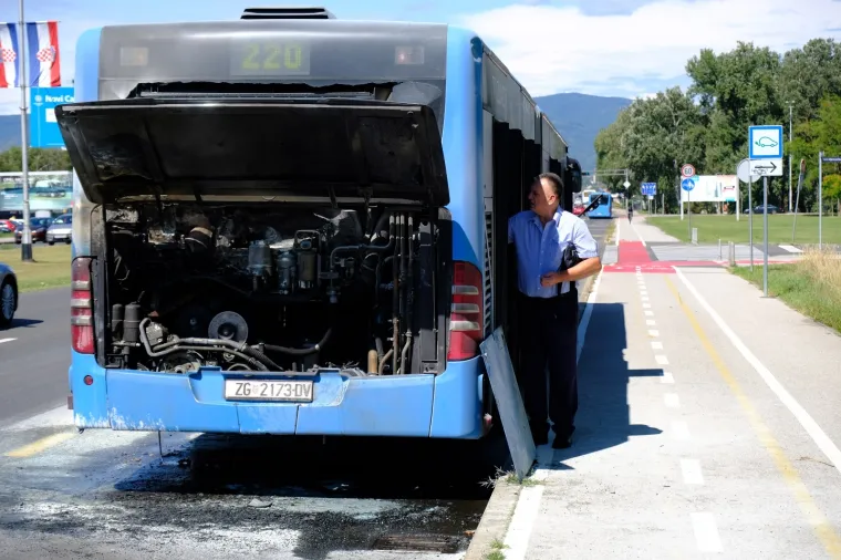 Autobus ZET-a zapalio se nasred ceste u Zagrebu