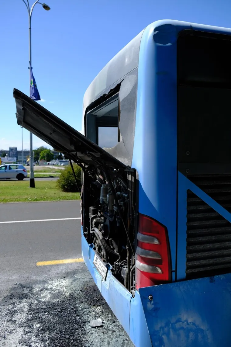Autobus ZET-a zapalio se nasred ceste u Zagrebu