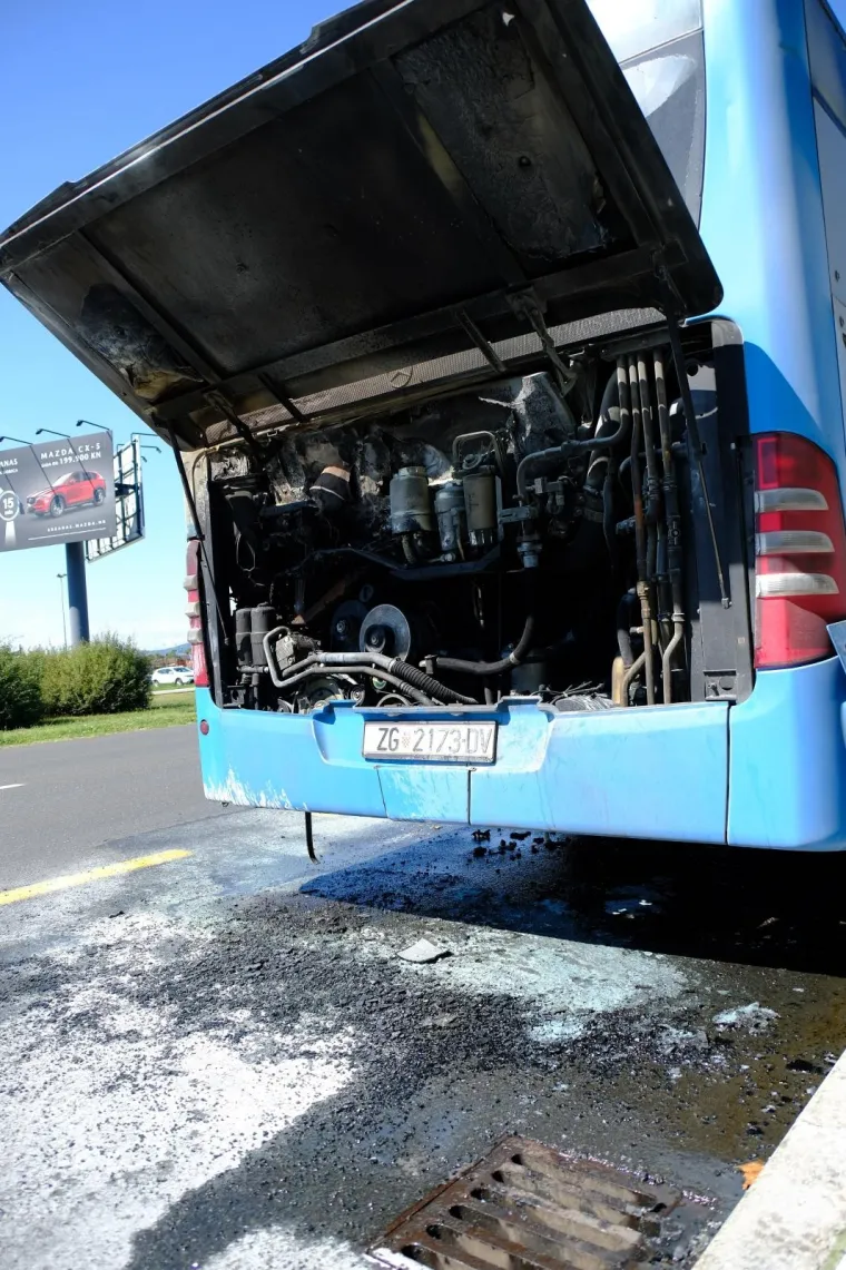 Autobus ZET-a zapalio se nasred ceste u Zagrebu