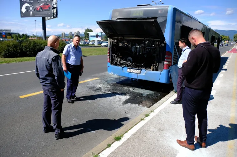 Autobus ZET-a zapalio se nasred ceste u Zagrebu