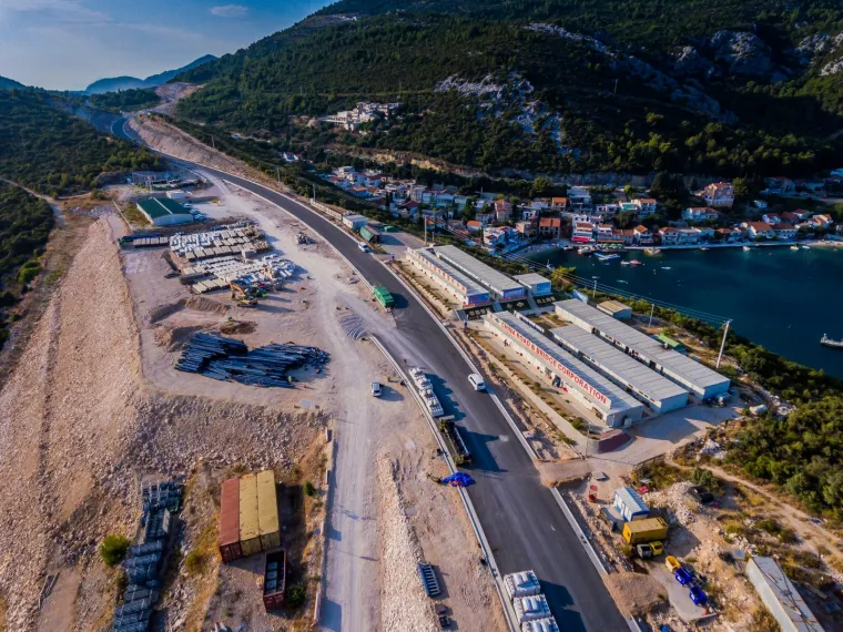Radi se punom parom: Pogledajte na fotografijama iz zraka kako danas izgleda Pelje&scaron;ki most