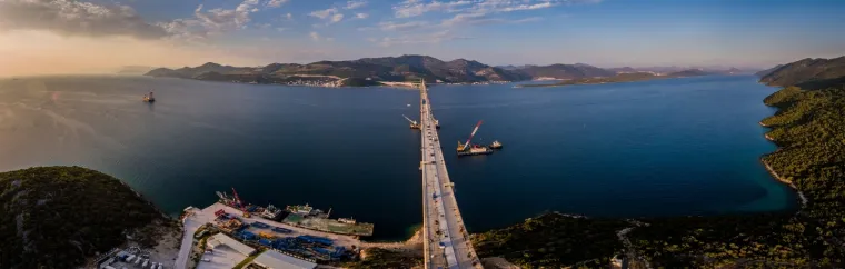 Radi se punom parom: Pogledajte na fotografijama iz zraka kako danas izgleda Pelje&scaron;ki most