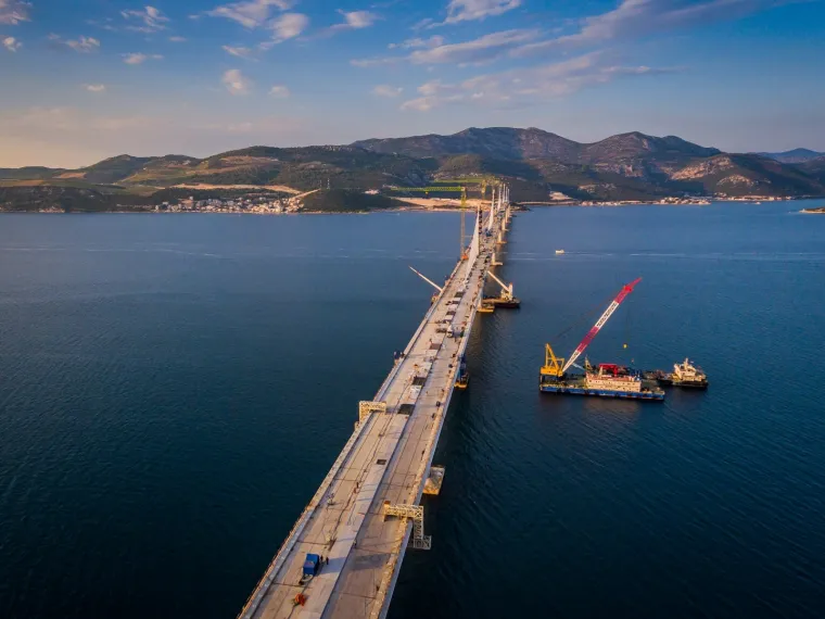 Radi se punom parom: Pogledajte na fotografijama iz zraka kako danas izgleda Pelje&scaron;ki most