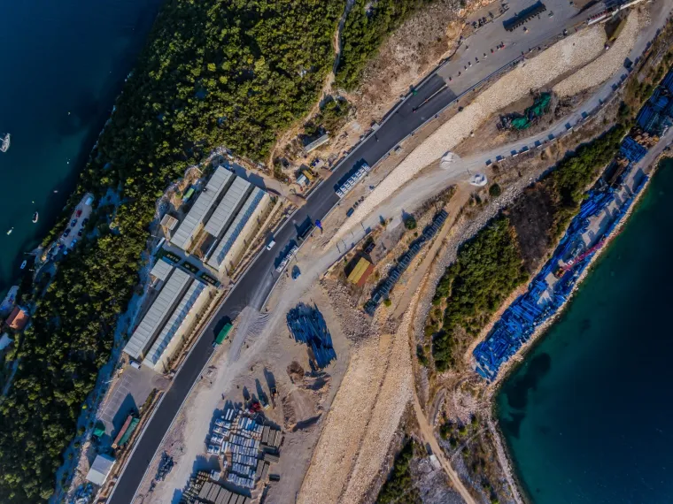 Radi se punom parom: Pogledajte na fotografijama iz zraka kako danas izgleda Pelje&scaron;ki most
