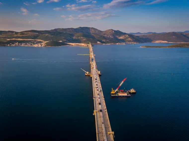 Radi se punom parom: Pogledajte na fotografijama iz zraka kako danas izgleda Pelje&scaron;ki most