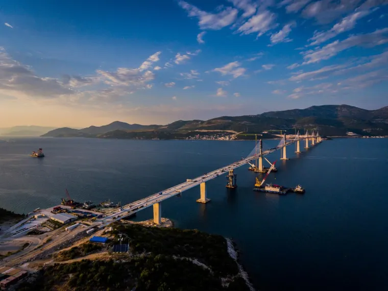 Nove fantastične fotografije hrvatskog ponosa: Pogledajte kako Pelje&scaron;ki most sada izgleda iz zraka!