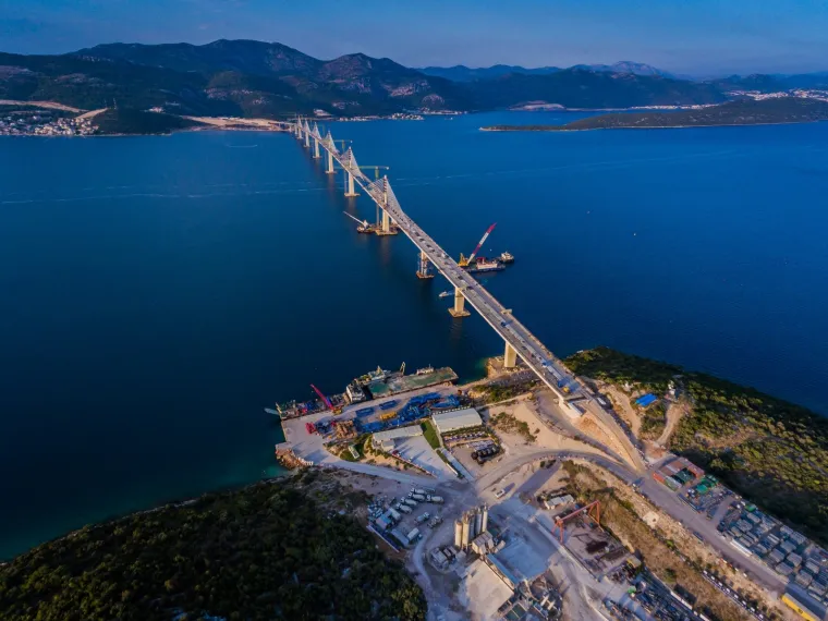 Nove fantastične fotografije hrvatskog ponosa: Pogledajte kako Pelje&scaron;ki most sada izgleda iz zraka!