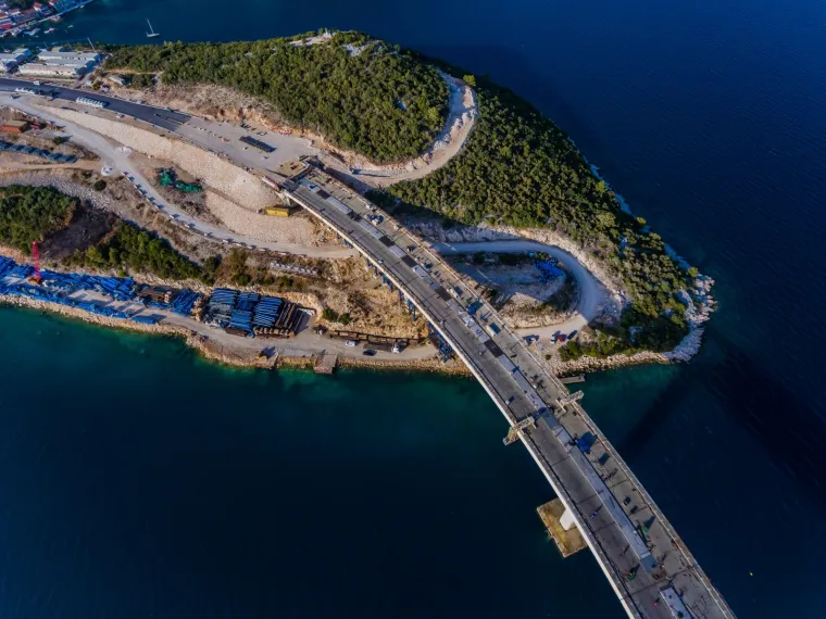 Nove fantastične fotografije hrvatskog ponosa: Pogledajte kako Pelje&scaron;ki most sada izgleda iz zraka!