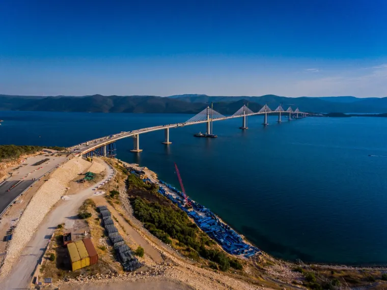 Nove fantastične fotografije hrvatskog ponosa: Pogledajte kako Pelje&scaron;ki most sada izgleda iz zraka!